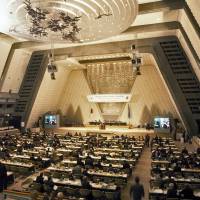 A plenary session in the main hall of the Kyoto International Conference Center in Kyoto on Dec. 1, 1997. | UN PHOTO / FRANK LEATHER