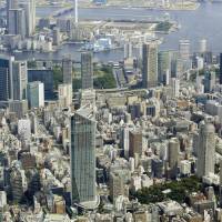 The Toranomon Hills high-rise stands in Tokyo’s Minato Ward in August. Mori Building Co. will erect a new building, tentatively called Toranomon Hills Business Tower, in December 2019 in the area. New Toranomon Hills tower to be completed in December 2019
