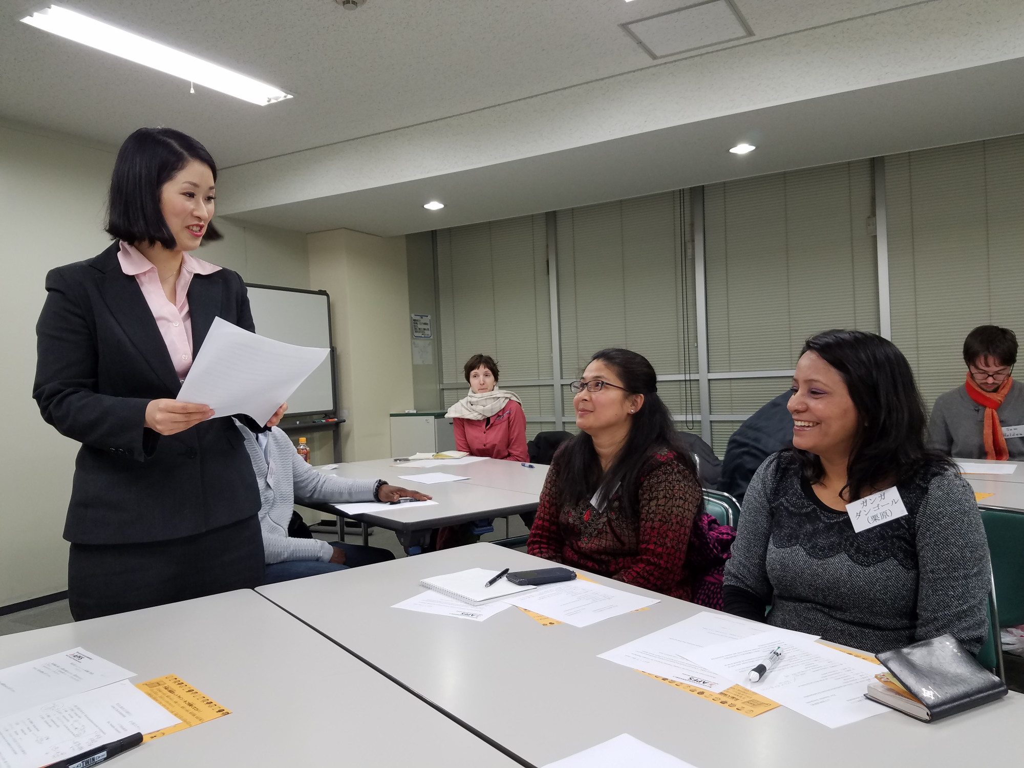 Foreign volunteers hone their translation skills in a class taught by a professional interpreter in Itabashi Ward, Tokyo, on Saturday &#8212; the latest in a series of workshops organized by the Asian People's Friendship Society. | TOMOHIRO OSAKI