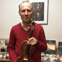 Masters\' course: Violin maker Andreas Preuss holds a replica of a 1733 violin made by luthier Giuseppe Guarneri. | CHIHO IUCHI