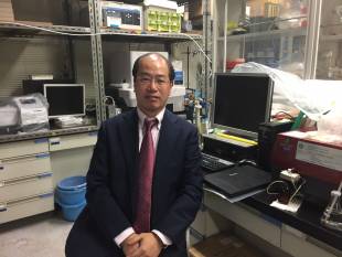 Seiyo O advises people prone to allergies to wear masks that block PM2.5 particles.