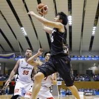 SeaHorses guard Makoto Hiejima leaps and takes a shot in the second quarter against the Evessa on Thursday night in Kariya, Aichi Prefecture. Mikawa defeated Osaka 84-83 in overtime. | KYODO