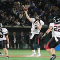 Fujitsu quarterback Colby Cameron throw a pass to wide receiver Yoshimasa Iwamatsu in the second quarter against Kwansei Gakuin University in the Rice Bowl on Tuesday at Tokyo Dome. The Frontiers won 30-13. MVP Cameron carries unbeaten Fujitsu to Rice Bowl triumph