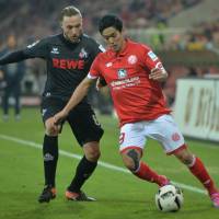 Mainz forward Yoshinori Muto takes on Cologne\'s Marco Hoeger during their Bundesliga match on Sunday. | AFP-JIJI
