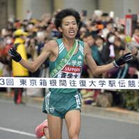 Aoyama Gakuin University\'s Yuya Ando gets ready to break the tape on Tuesday and give the school its third consecutive victory in the annual Tokyo-Hakone road relay race. | KYODO