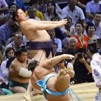 Former komusubi Tokitenku, who competed in 63 grand sumo tournaments, died on Tuesday. He was 37. | KYODO