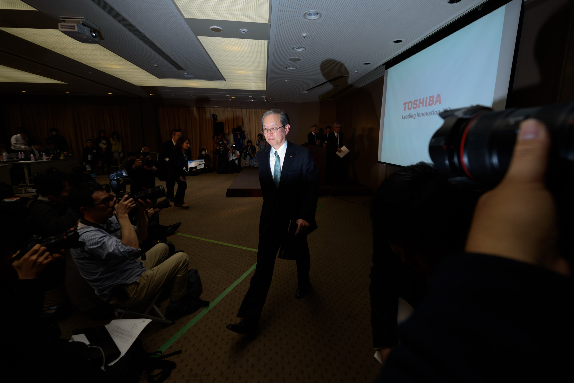 Toshiba Corp. President Satoshi Tsunakawa leaves a news conference in Tokyo on Tuesday. | BLOOMBERG