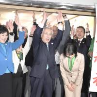 Masami Ishikawa (center) and Tokyo Gov. Yuriko Koike (left), are happy after Ishikawa won Tokyo\'s Chiyoda Ward mayoral election on Sunday. | KYODO