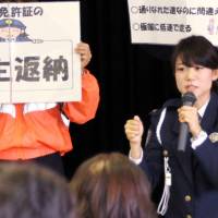 Aichi Prefectural Police Officer Maiko Sato speaks about traffic safety in Kariya, Aichi Prefecture, last month. | CHUNICHI SHIMBUN