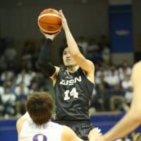 The SeaHorses\' Kosuke Kanamaru takes a fourth-quarter jump shot during Friday\'s game against the Levanga. Mikawa defeated visiting Hokkaido 89-72. | B. LEAGUE
