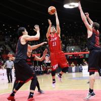 Diamond Dolphins guard Takaya Sasayama puts up a jumper in the lane during Sunday\'s game against the Alvark at Yoyogi National Gymnasium No. 2. Nagoya defeated Tokyo 81-77 in overtime. | B. LEAGUE