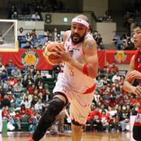 Chiba Jets forward Michael Parker was a dominating presence at both ends of the floor on Sunday against the Nagoya Diamond Dolphins. The Jets won 86-80. | B. LEAGUE