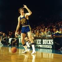Jim Barnett, playing for the Golden State Warriors in 1971, considers Hall of Famer Rick Barry an underappreciated legend. | GOLDEN STATE WARRIORS