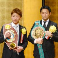 WBC bantameight champion Shinsuke Yamanaka (center) is honored as the Japan Boxing Commission\'s  2016 Boxer of the Year on Friday, while WBO super flyweight champ Naoya Inoue (left) and IBF super bantamweight champ Yukinori Oguni are the Technique Prize and Fighting Spirit Prize recipients, respectively. | KYODO
