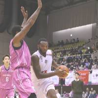 Former Kagoshima Rebnise forward Cyrus Tate, seen here in a 2016 file photo, left the club in December after not receiving his salary for one month. | B. LEAGUE