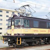 Gakunan Electric Train seeks a buyer for its retired electric ED403 locomotive. | GAKUNAN ELECTRIC TRAIN / VIA KYODO