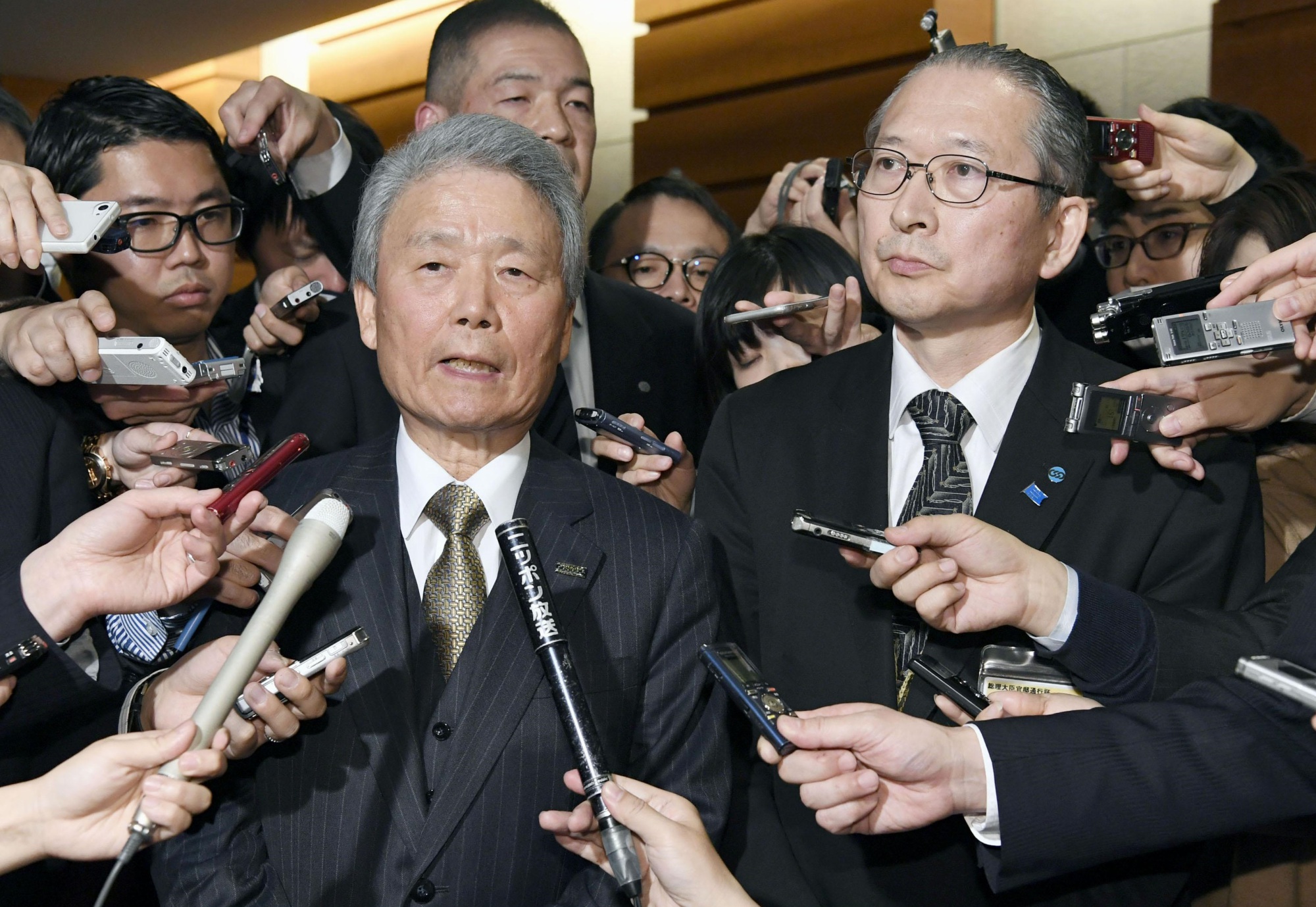 Keidanren Chairman Sadayuki Sakakibara (left) and Rikio Kozu, head of Rengo (Japanese Trade Union Confederation), speak to reporters after meeting with Prime Minister Shinzo Abe on Monday. | KYODO