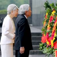 Emperor Akihito and Empress Michiko attend a wreath-laying ceremony at the mausoleum of late Vietnamese President Ho Chi Minh in Hanoi on Wednesday. | REUTERS