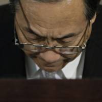 Soz: Masashi Muromachi, then-Toshiba Corp. chief, bows in 2015. Who gains from corporate governance in Japan?