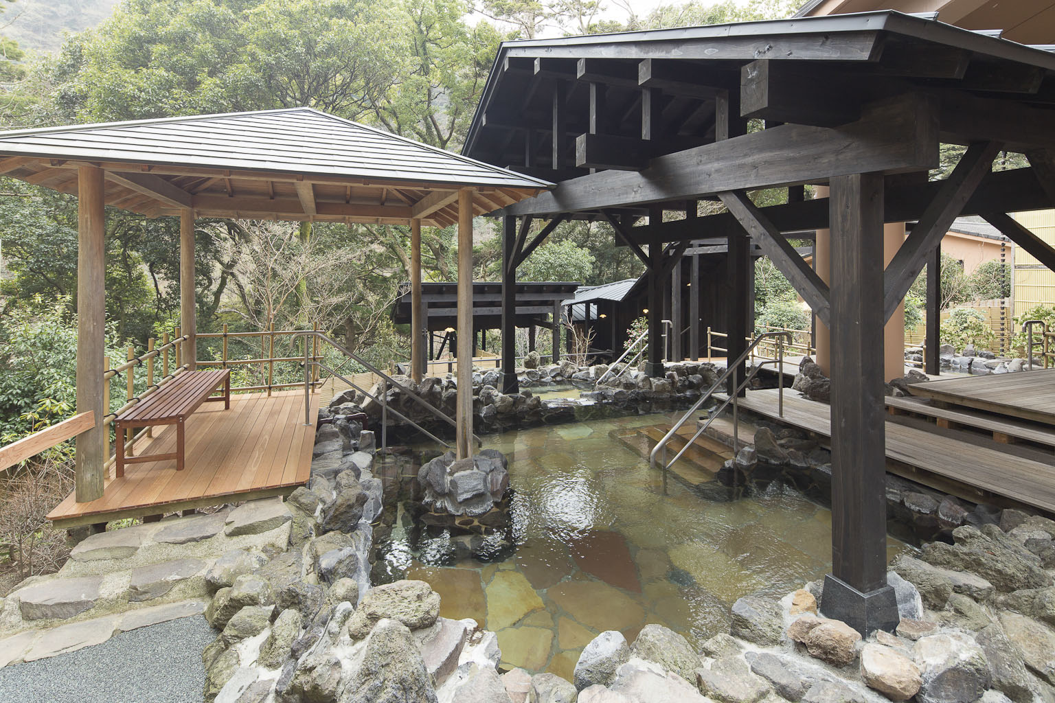 The great outdoors: Hakone Yuryo's outdoor baths offer a respite from city life. | KIT NAGAMURA