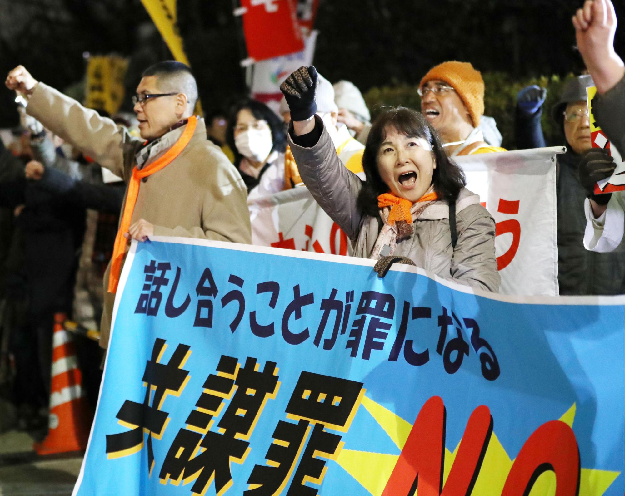 Conspiracy issues: Though members of the public protested the anti-conspiracy bill outside the Diet in the lead-up to the Diet's debate, the bill was enacted on March 21. | KYODO