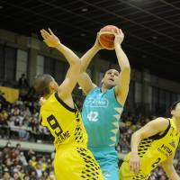 Kyoto forward Kevin Kotzur has a polished low-post game, benefiting from the ability to score with either hand. | B. LEAGUE