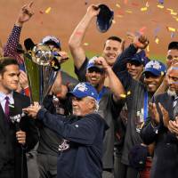Team USA manager Jim Leyland holds up the championship trophy after Wednesday’s 8-0 win over Puerto Rico in the final of the 2017 World Baseball Classic in Los Angeles. Leyland motivated Team USA on way to WBC victory
