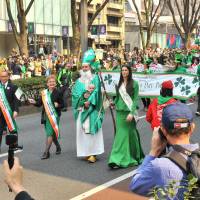 Irish Ambassador to Japan Anne Barrington leads the 25th Tokyo St. Patrick\'s Day Parade in Yoyogi Park on Sunday. The Irish Embassy says dozens of similar events will take place this month from Tokyo to Okinawa. Japan and Ireland celebrate 60 years of diplomatic relations this year. | YOSHIAKI MIURA