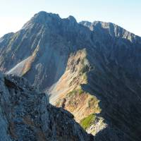 Caution: Navigating the treacherous Daikiretto between Mounts Yari and Hotaka is no mean feat. | TOM FAY