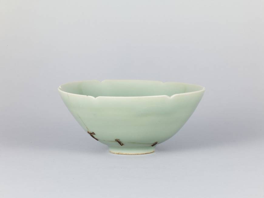 Chanoyu: The Arts of Tea Ceremony, The Essence of Japan Celadon Glazed Tea Bowl, known as 'Bakohan,' an Important Cultural Property (13th century) | TOKYO NATIONAL MUSEUM