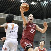 The Brave Thunders\' Nick Fazekas attempts a layup in third-quarter action against the NeoPhoenix on Friday night at Todoroki Arena. Kawasaki beat San-en 89-76, improving to 42-8 this season. | B. LEAGUE