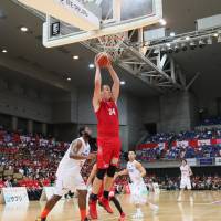 The Grouses\' Sam Willard, seen in a file photo, delivered a triple-double performance to help lead his club to an 83-80 win over the host Brave Thunders on Friday. | B. LEAGUE