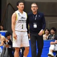 Sunrockers Shibuya bench boss BT Toews, seen speaking to guard Taishiro Shimizu during a recent game, willingly listens to his players and is open to their suggestions, according to center Robert Sacre. | B. LEAGUE