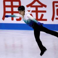 Yuzuru Hanyu triumphs in the men\'s free skate on Friday night with 200.49 points at the World Team Trophy at Yoyogi National Gymnasium. | REUTERS