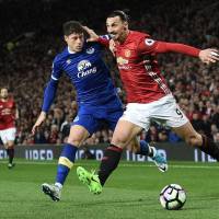 Manchester United\'s Zlatan Ibrahimovic (right) holds off Everton\'s Ross Barkley on Tuesday. | AFP-JIJI