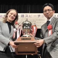 Victoria O. Ryabova of Russia receives the Foreign Minister\'s Award from Foreign Ministry Director of Cultural Affairs and Overseas Public Relations Daisuke Okabe at the 20th annual Japanese Speech Contest for Foreign Embassy Officials in Tokyo. | YOSHIAKI MIURA