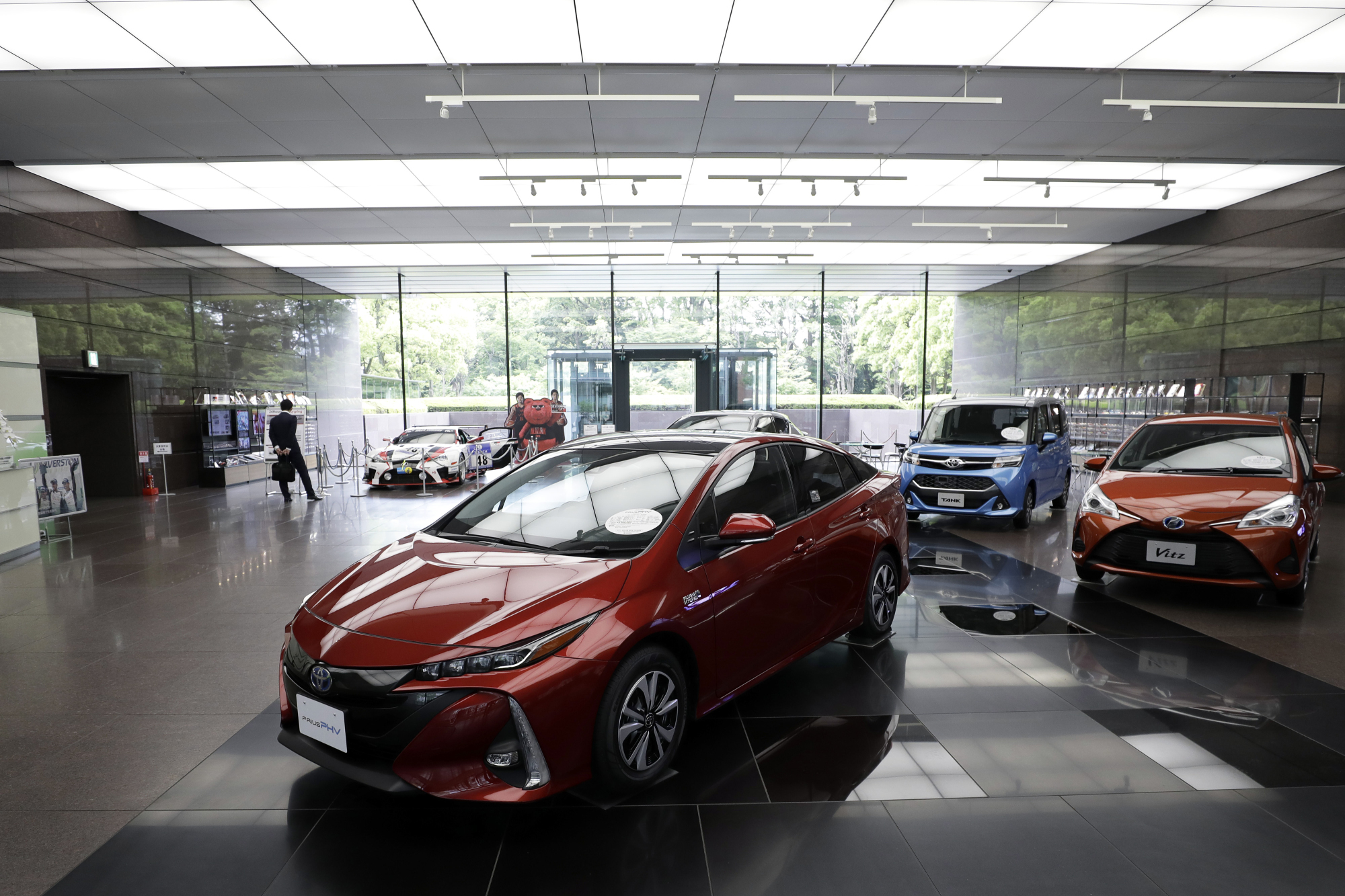 Toyota Motor Corp. expects a downward trend in earnings to continue through the business year to March 2018. | BLOOMBERG