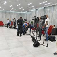 Journalists wait in a hall of the Leonardo Business Centre in Kiev on Monday during searches at the Yandex internet company by Kiev security services. Kiev security services said they were conducting searches in the Ukrainian offices of the popular Russian internet company as part of a treason probe. \"The Security Service of Ukraine (SBU) is conducting searches in the offices of the subsidiary of the Russian company Yandex in Kiev and Odessa\", SBU spokeswoman Olena Gitlyanska wrote on her Facebook page. | AFP-JIJI