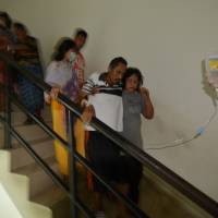 Patients are led down the stairs at Anutapura Hospital following an earthquake in Palu, Central Sulawesi, Indonesia, Monday in this photo taken by Antara Foto. | ANTARA FOTO / BASRI MARZUKI / VIA REUTERS