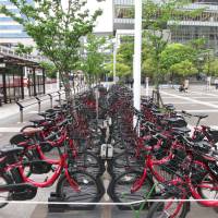 Bicycles used for Minato Ward and NTT Docomo’s bike-sharing service are parked at a designated port near JR Shinagawa Station in Tokyo. Urban Japan trying its hand at bicycle-sharing