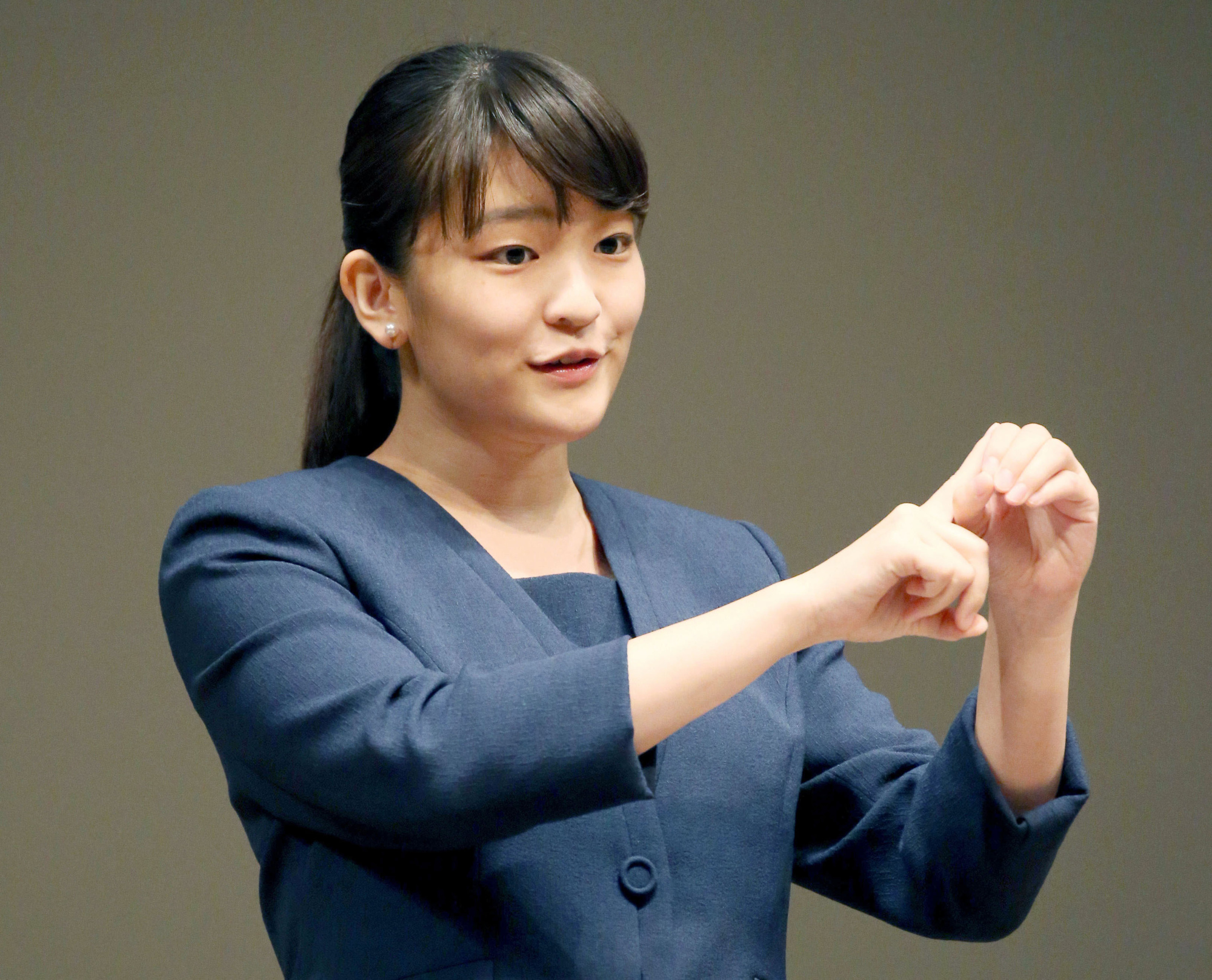 Princess Mako, the 25-year-old daughter of Prince Akishino and Princess Kiko, is set to be engaged to a former classmate from International Christian University, NHK reported. | POOL / VIA KYODO