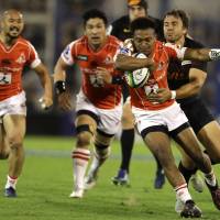 Kotaro Matsushima (above) carries the ball during the Sunwolves\' 46-39 defeat to the Jaguares in Buenos Aires on May 6. | AP