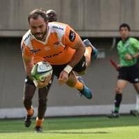 The Cheetahs\' Daniel Marais scores a try against the Sunwolves during their Super Rugby match on Saturday at Prince Chichibu Memorial Rugby Ground. | AFP-JIJI