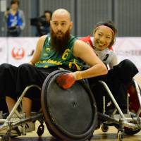 Kae Kurahashi smiles as she guards Australia\'s Michael Ozanne during their game at the Japan Para Championships at Chiba Port Arena on Saturday. | JAPANESE PARA-SPORTS ASSOCIATION