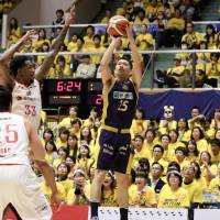 The Brex’s Takatoshi Furukawa takes a 3-point shot during Game 1 of a B. League Championship quarterfinal series against the Jets in Utsunomiya, Tochigi Prefecture, on Saturday. Tochigi beat Chiba 80-73. Brex capitalize on home-court advantage, tight perimeter defense to top Jets in series opener
