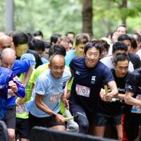 Japan Sports Agency commissioner Daichi Suzuki (3701) and other runners begin the Square Mile Relay at Tokyo\'s Marunouchi district on Friday evening. | KAZ NAGATSUKA
