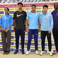 Hakim Abdul Sani Brown (third from left), Aska Cambridge (fourth from left), Justin Gatlin (right) and other athletes pose for a photo on Saturday. Gatlin sees bright future ahead for young Japanese sprint stars