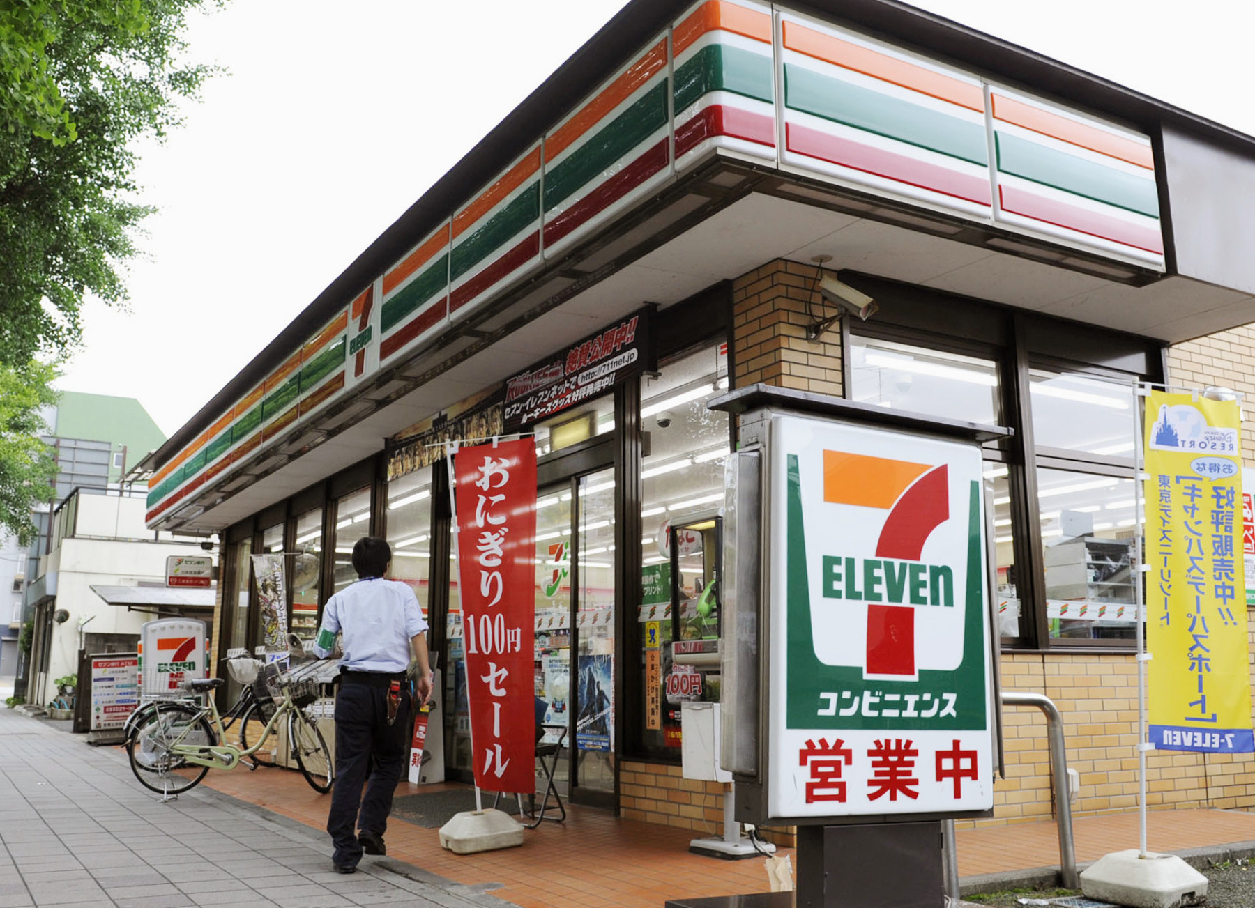 7 11 shop. Магазин 7 Элевен Япония. 7-11 Севен Элевен. Seven Eleven в Японии. Магазин Seven Eleven в Японии.