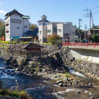 A survey conducted by Development Bank of Japan shows many Asian tourists who have traveled Japan hope to visit rural areas and hot springs next time. | ISTOCK