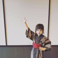 Hands up for a bath: Getting ready to take a dip in the onsen at Hakone Kowakien Tenyu | DANIELLE DEMETRIOU